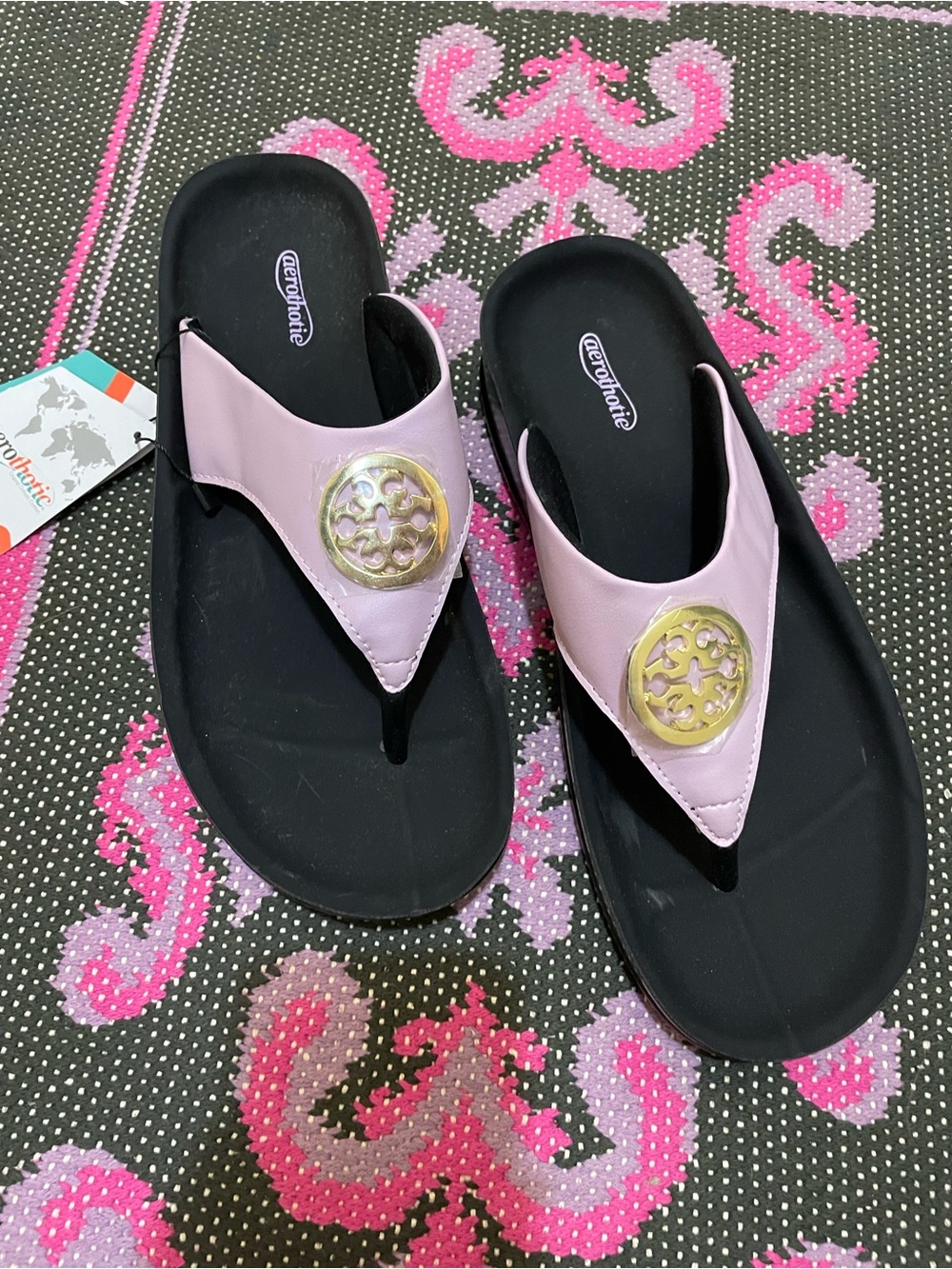 Women’s Aerothotic sandals -size 9